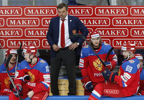 Oleg Znarok je vodenje ruske reprezentance prevzel po fiasku na OI leta 2014 in jo od takrat obakrat popeljal v finale SP. Mu bo na domačih tleh zbornaje komande uspelo stopiti na najvišjo stopnico zmagovalnega odra? | Foto: 