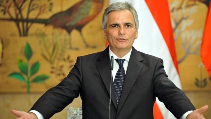 Werner Faymann se je za odstop odločil po porazu svoje stranke na predsedniških volitvah pred dvema tednoma.  | Foto: 