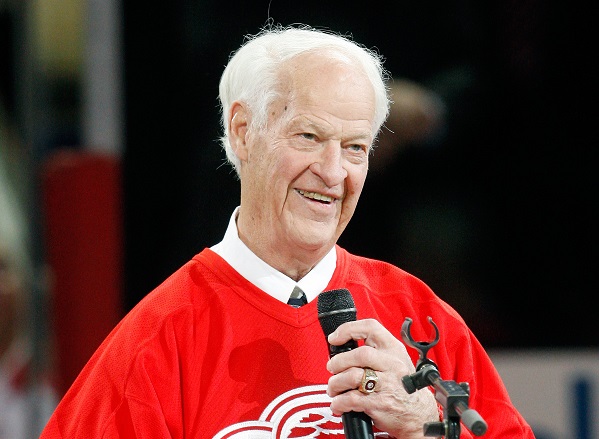 Pokojni Gordie Howe − človek, ki je prvi dosegel tisoč točk. | Foto: Guliverimage/Getty Images