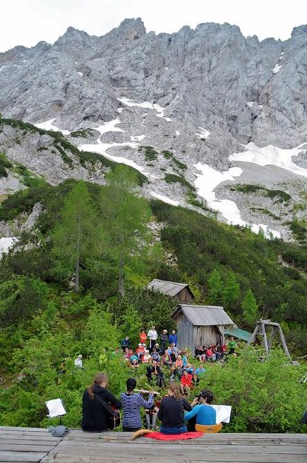 Klasična glasba na prostem odmeva v slovenskem visokogorju. | Foto: 