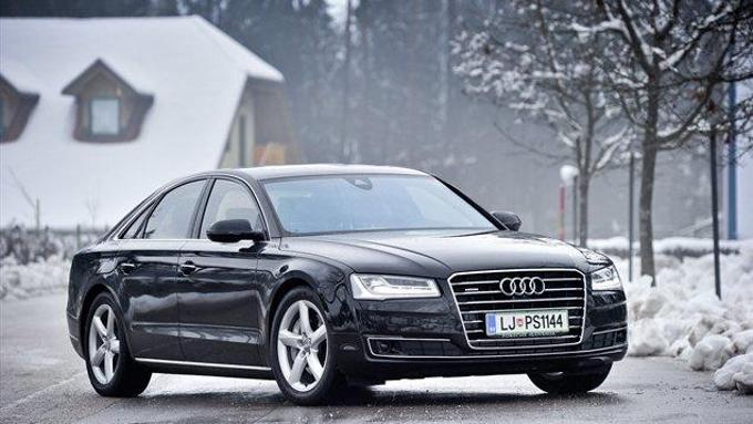 Na fotografiji: odhajajoči audi A8, ki je v svet avtomobilizma vpeljal matrično LED-tehnologijo. | Foto: 