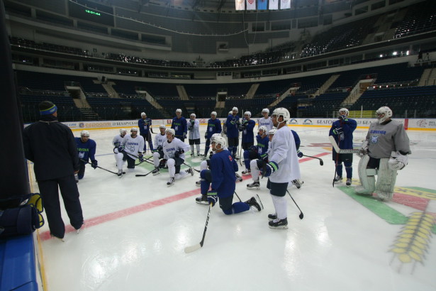 Slovenska reprezentanca je v sredo zvečer opravila zadnji trening. Anže Kopitar Poljakov ne podcenjuje, a verjame, da bodo začeli z zmago.  | Foto: Hokejska zveza Slovenije