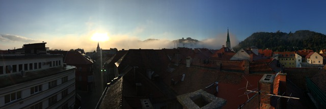 Daniel dela kot krovec. Včasih delovno jutro postreže tudi s tako prestižnim pogledom na Celje. | Foto: Osebni arhiv