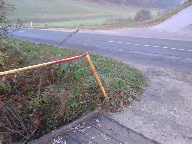 Ministrstvo za infrastrukturo spet obljublja avtobusno postajališče, tokrat naj bi bilo končano leta 2017.  | Foto: 