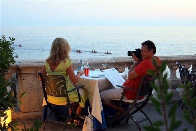 Za pristop k združenju ni dovolj le razkošje hotela, ampak posebna doživetja, ki jih ponujajo gostom, pa naj bo to bogata zgodovina hotela ali vrhunska kulinarika. | Foto: Miha First