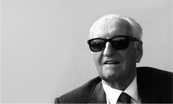 Enzo Ferrari je podjetje za izdelavo avtomobilov ustanovil leta 1939, ko se je imenovalo še Auto Avio Costruzioni. Leto pozneje so izdelali prvi avtomobil, leta 1947 pa se preimenovali v Ferrari. | Foto: Ferrari