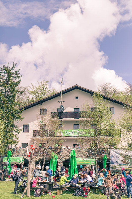 Zakonca Jeglič stanujeta kar v planinskem domu.  | Foto: Sebastian Plavec