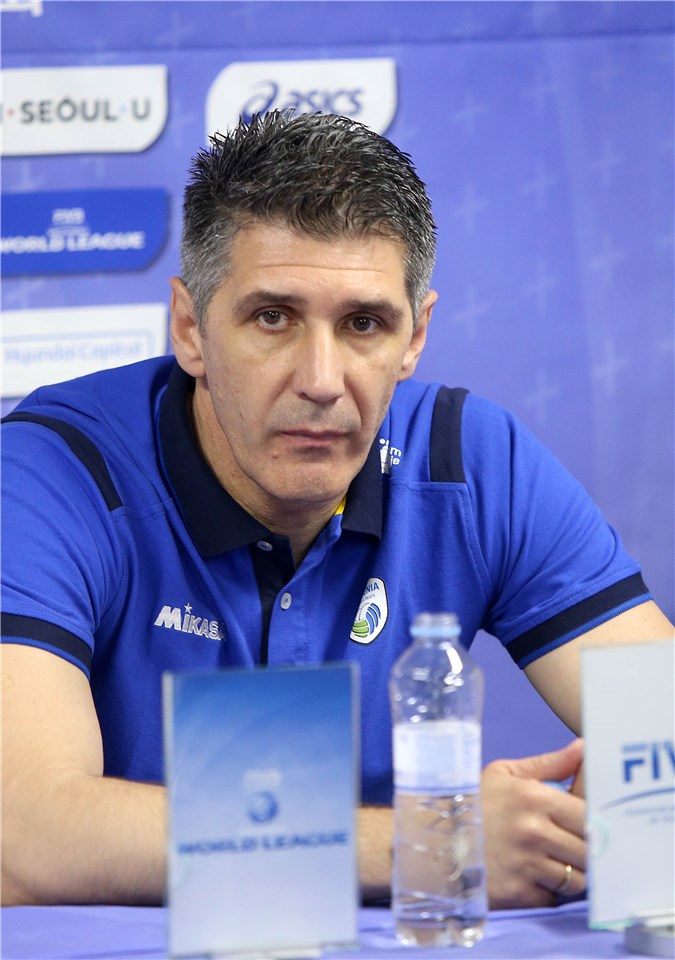 Slobodan Kovač ni bil zadovoljen z odnosom svojih fantov. | Foto: FIVB