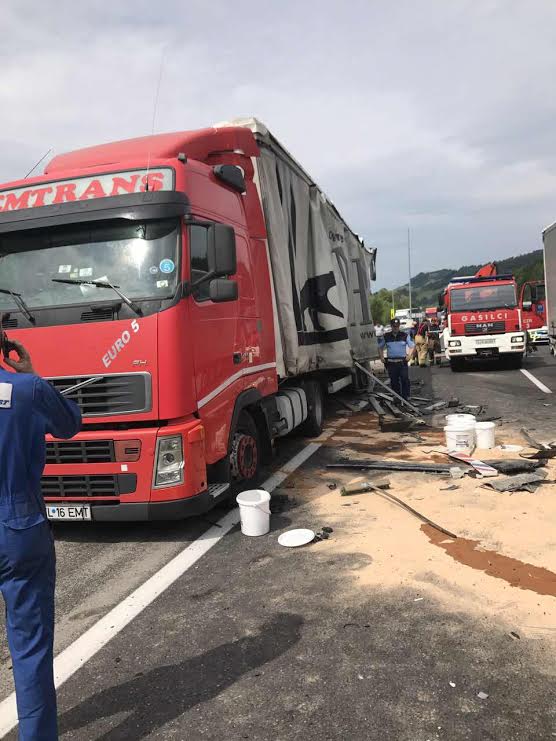 Na avtocestah so dokaj pogosti tudi naleti tovornjakov, ki so posledica predvsem premalo zbranih voznikov. | Foto: 