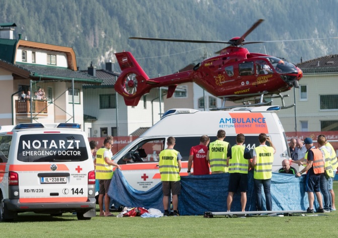 Kljub hitremu posredovanju zdravniške ekipe niso mogli preprečiti trajnih poškodb možganov Abdelhaka Nourija. Ti so bili predolgo brez kisika.  | Foto: Getty Images