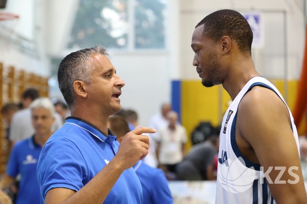 Američan Anthony Randolph odhaja na poroko v ZDA. | Foto: 