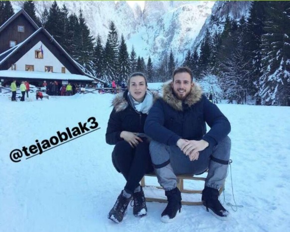 Jan Oblak preživlja kratke božično-novoletne praznike doma. S sestro, slovensko košarkarsko reprezentantko Tejo Oblak, se je predal užitkom sankanja v Tamarju. | Foto: Instagram/Getty Images