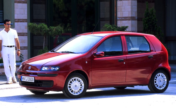 Fiat punto je leta 2001 z drugo generacijo prvič postal najboljši v Sloveniji. | Foto: 