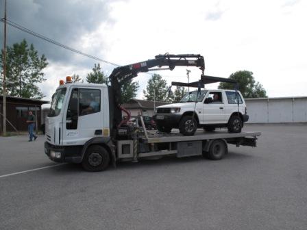 Poleg sto evrov stroška odvoza mora lastnik avtomobila plačati še globo. Če avtomobila ne prevzame v 24 urah, mu dodatno zaračunajo še pet evrov za shrambo avtomobila. | Foto: LPT