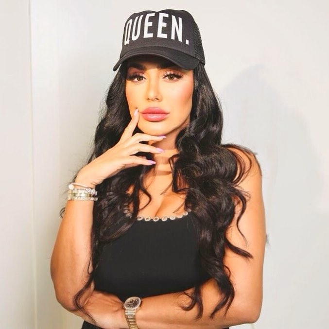 Huda Kattan je ena najbolj priljubljenih lepotnih blogerk, ki ima na Facebooku tudi lasten šov Huda Boss. | Foto: Instagram & Imdb