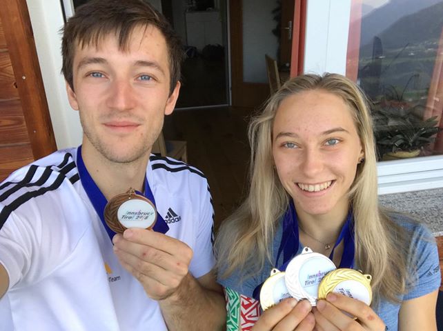 Slovenska plezalca Gregor Vezonik in Janja Garnbret, oba Korošca, sta na svetovnem prvenstvu v Innsbrucku skupaj osvojila štiri odličja. Vezonik je bil bronast v balvanih, Garnbretova pa zlata v balvanih in v kombinaciji ter srebrna v težavnosti. | Foto: osebni arhiv/Lana Kokl