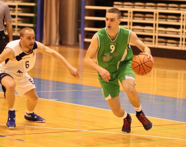 Matej Kavaš na tekmi za klub Janče. 
Foto: slovenska-kosarka.si
 | Foto: osebni arhiv/Lana Kokl