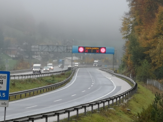 cesta zaprta nesreča prometna | Foto: Gašper Petovar