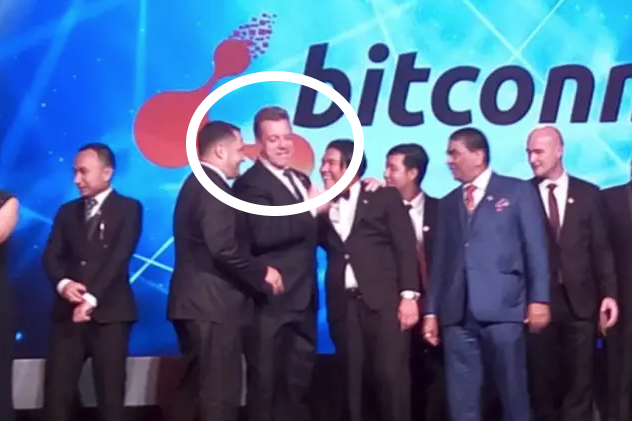 John Biggaton (obkrožen z belo) na enem od srečanj za promocijo "poslovne priložnosti" BitConnect v Avstraliji. | Foto: YouTube