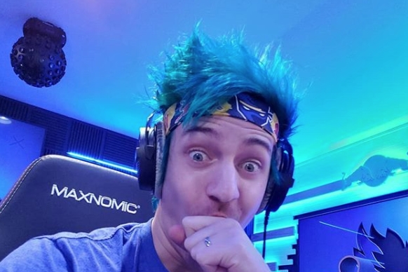 Verjetno najbolj znani tako imenovani streamer danes je Američan Tyler Blevins. 29-letnik, ki je bolj znan po vzdevku Ninja, je na vrhuncu svoje priljubljenosti sredi leta 2019 samo na Twitchu vsak mesec zaslužil skoraj pol milijona evrov, še enkrat toliko pa je dobil od YouTuba in sponzorstev.  | Foto: Instagram / Tyler Blevins