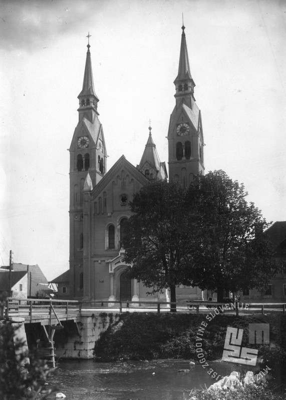 Ljubljana pred gradnjo Plečnikovega mostu čez Gradaščico, ki povezuje Trnovo in Krakovo. | Foto: neznan, arhiv MNZS