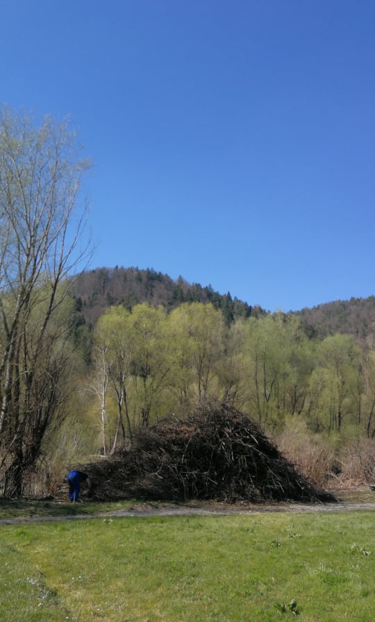 Velik kup so zgradili z veliko truda. | Foto: Miha Prezelj