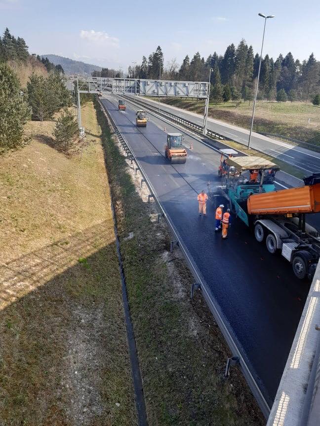 Eno izmed delovišč na ljubljanski obvoznici v času omejitev zaradi epidemije koronavirusa covid-19. | Foto: DARS