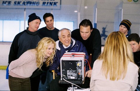 Kate Hudson, Garry Marshall in John Corbett na snemanju. | Foto: IMDb