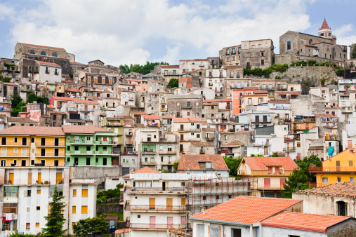 Največjo razprodajo hiš so začeli marca letos. Okoli 400 posesti, ki so na prodaj, je v dobrem stanju in potrebujejo le manjšo prenovo.  | Foto: Getty Images