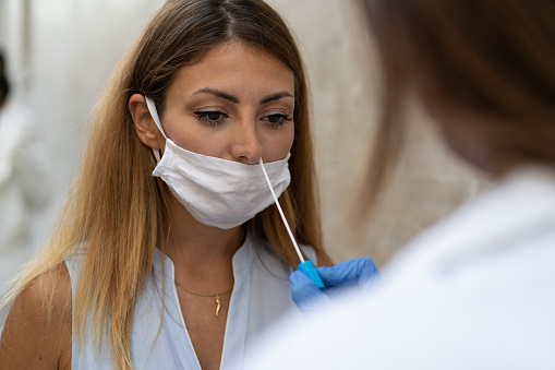 Vsak dan naj bi opravili okoli 20 tisoč testov. | Foto: Getty Images