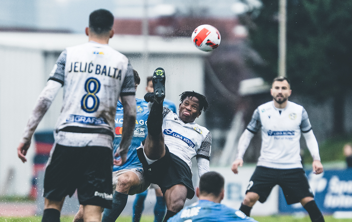 NK Bravo : FC Koper | Koprčani so dočakali novega soigralca z Jamajke. | Foto Vid Ponikvar