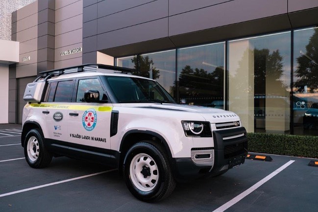 Land rover defender gorska reševalna služba | Foto: Wallis Motor Ljubljana