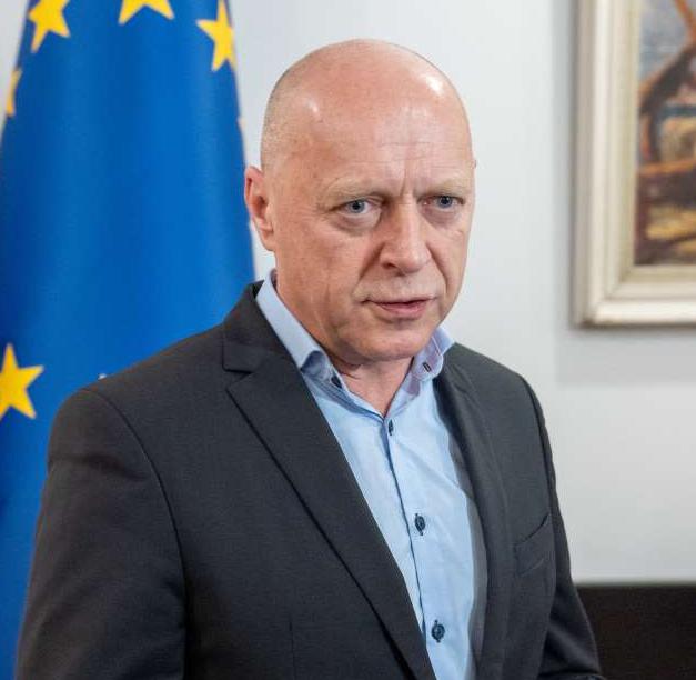 Minister za javno upravo Franc Props je poudaril izjemen pomen upravnih enot, ki so prvi stik državljanov in pravnih oseb z državo. | Foto: Matic Prevc/STA