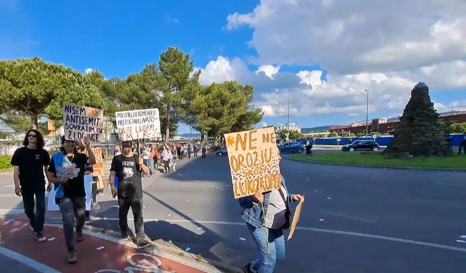 Luka Koper, protest, ladja Borkum | Foto: STA