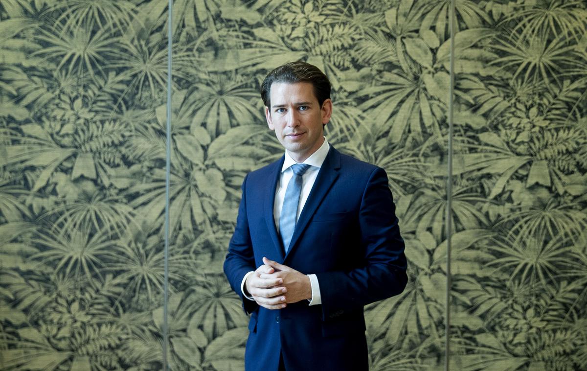 Sebastian Kurz | Sebastian Kurz ima samo srednješolsko izobrazbo, saj je pustil dunajsko pravno fakulteto, da bi se popolnoma posvetil politiki. Njegov vzpon je bil bliskovit: s 27 leti je postal avstrijski zunanji minister, štiri leta pozneje pa je bil že najmlajši kancler v zgodovini avstrijske republike. Pri 35 letih, ko je večina drugih politikov šele na sredini svoje kariere, pa je že politični upokojenec. | Foto Ana Kovač