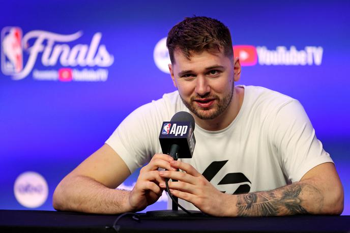 Luka Dončić | Dončićev Dallas je na prvi tekmi finala lige NBA v Bostonu izgubil z 89:107. Druga tekma velikega finala se bo v noči na ponedeljek v Bostonu začela ob 2. uri. | Foto Reuters