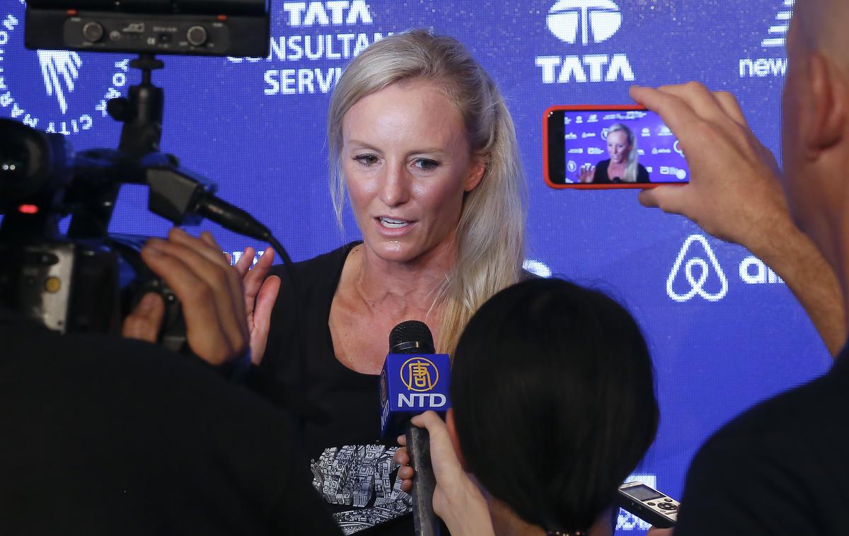 Shalane Flanagan | Štiridesetletna Američanka Shalane Flanagan je v 42 dneh pretekla vseh šest slovitih maratonov iz serije World Marathon Majors. Gre za maratone v Berlinu, Tokiu, Londonu, Chicagu, Bostonu in New Yorku. Razlog, da je projekt lahko izpeljala v roku šestih tednov, je v tem, da je bil londonski maraton iz spomladanskega roka prestavljen na jesen, tokijski pa je bil letos izpeljan zgolj v virtualni različici, ostali štirje pa so že tako razpisani v jesenskem obdobju.  | Foto Guliverimage