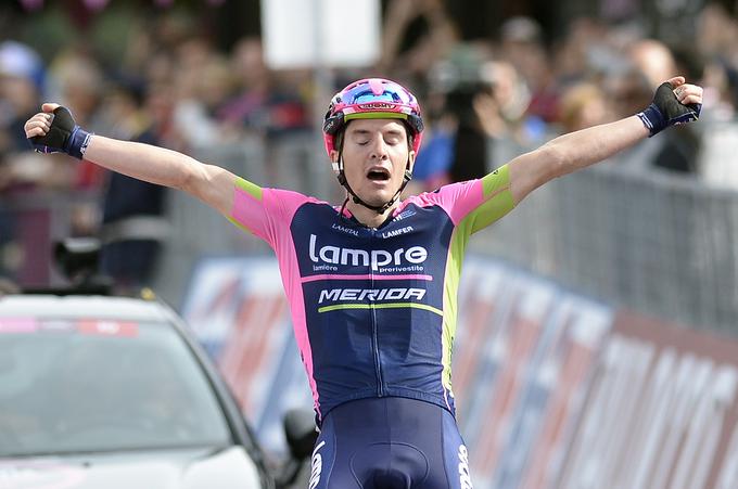 Iz Radenske je pred desetimi leti odšel v ekipo Lampre-Merida, ki zdaj sliši na ime UAE Emirates. Na sliki se veseli prve od dveh zmag na Giru. | Foto: Reuters