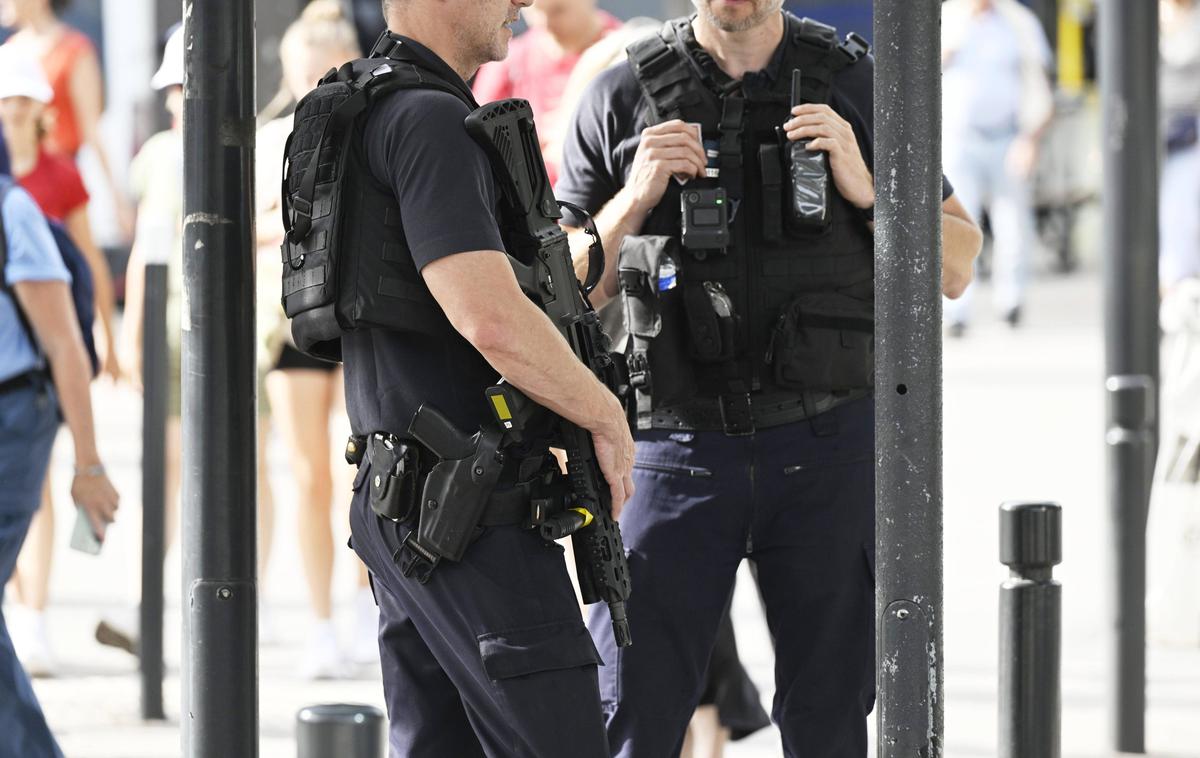 Policija Francija | V nasilju je bilo ranjenih najmanj pet ljudi. Med njimi je bil 15-letni fant, ki je bil ustreljen v glavo in je danes podlegel poškodbam. | Foto Guliverimage