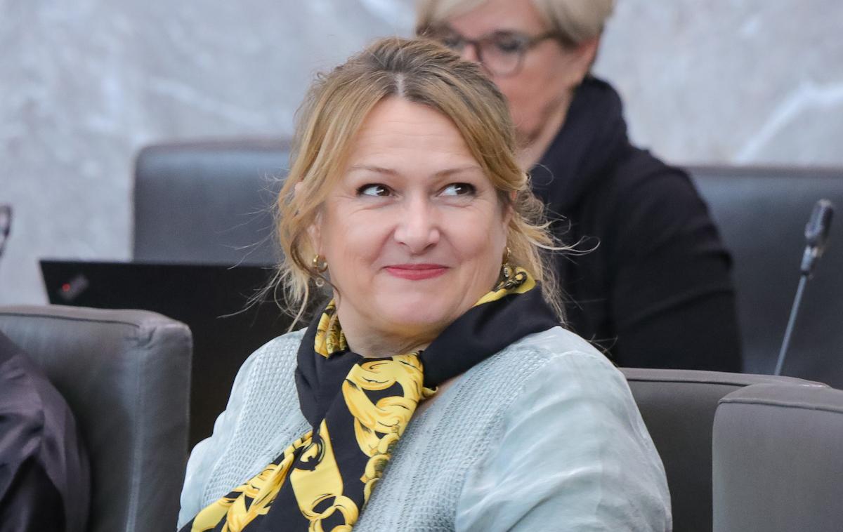 Lena Grgurevič | "Dajte zato že nehat, predsednica, s svojimi nastopi oziroma prestopi, v vlogi ženske z najvišjo moralno integriteto, lepo prosim," je zapisala poslanka Gibanja Svoboda Lena Grgurevič.  | Foto STA