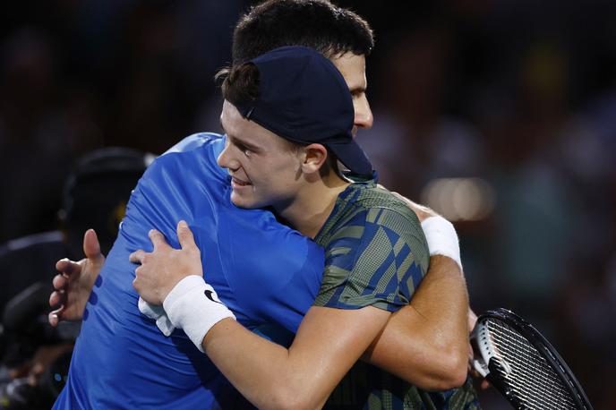 Holger Rune Novak Đoković | Holger Rune je v finalu velikega turnirja v Parizu premagal Novaka Đokovića. | Foto Reuters