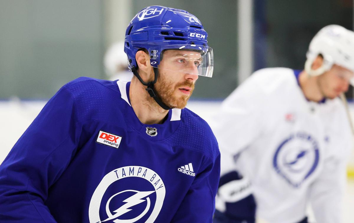 Ian Cole | Vodstvo Tampa Bay Lightning je začasno suspendiralo Iana Cola, ki se je znašel sredi obtožb o spolnem nadlegovanju mladoletne osebe. | Foto Guliverimage