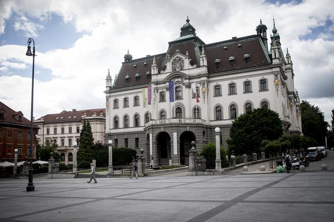 Pravilnik o ukrepih za varovanje dostojanstva zaposlenih in študentov Univerze v Ljubljani bodo, kot pojasnjujejo na ljubljanski univerzi, na določenih mestih še jasneje uredili, delovati pa bo začela tudi skupina za naslavljanje vprašanj različnih oblik nasilja v akademskem prostoru.  | Foto: Ana Kovač