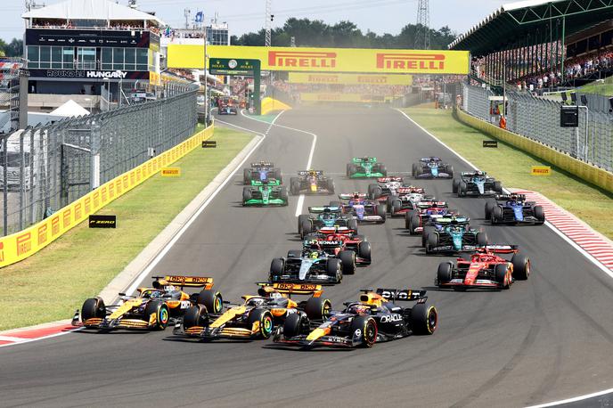 Hungaroring Lando Norris Oscar Piastri, Max Verstappen | Oscar Piastri, Lando Norris in Max Verstappen so v prvi zavoj zapeljali kolo ob kolesu. | Foto Reuters