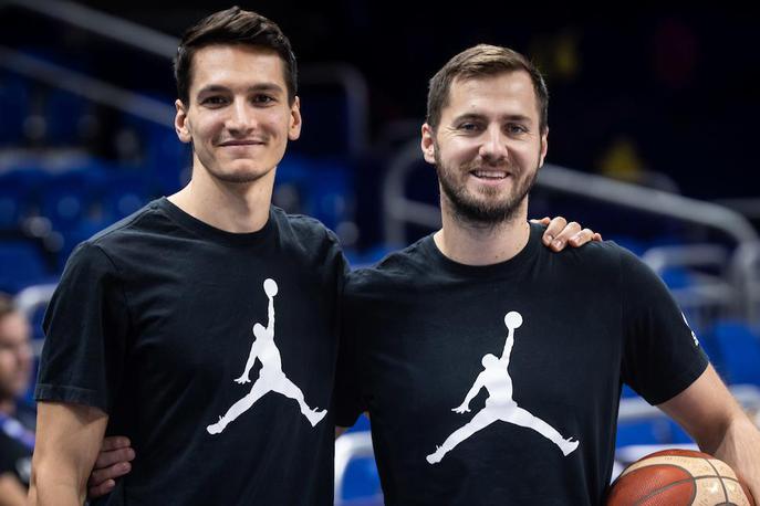 Luka Mirnik | Borut Černilogar in Luka Mirnik imata v slovenski košarkarski reprezentanci vlogo fizioterapevtov. | Foto Vid Ponikvar