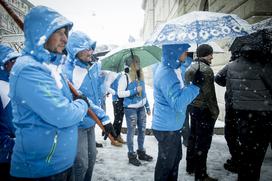 protest policistov pred vlado