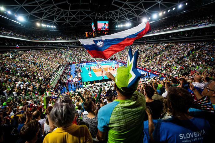 Eurovolley 2019 Stožice | Srebrna slovenska odbojkarska reprezentanca na EuroVolleyju leta 2021 takšne podpore navijačev, kot jo je imela letos v Stožicah, zagotovo ne bo imela, a če bo igrala na Češkem ali Poljskem jo bo s tribun bodrili veliko več ljudi, kot če bo nastopala na daljnem severu Evrope. | Foto Grega Valančič/Sportida