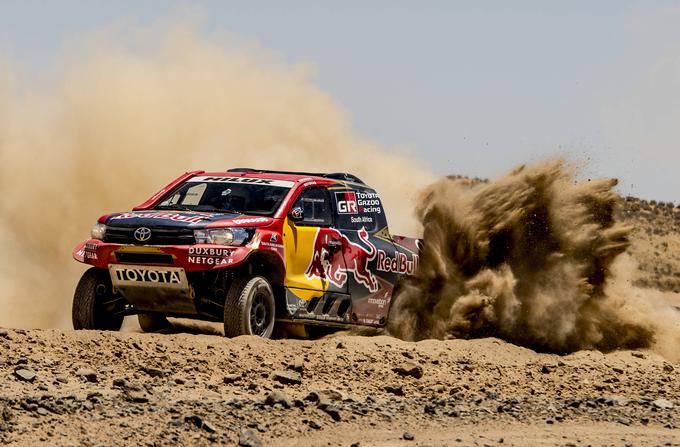 Toyota ima prototip na osnovi hiluxa, ki ga poganja bencinski motor V8. | Foto: Red Bull