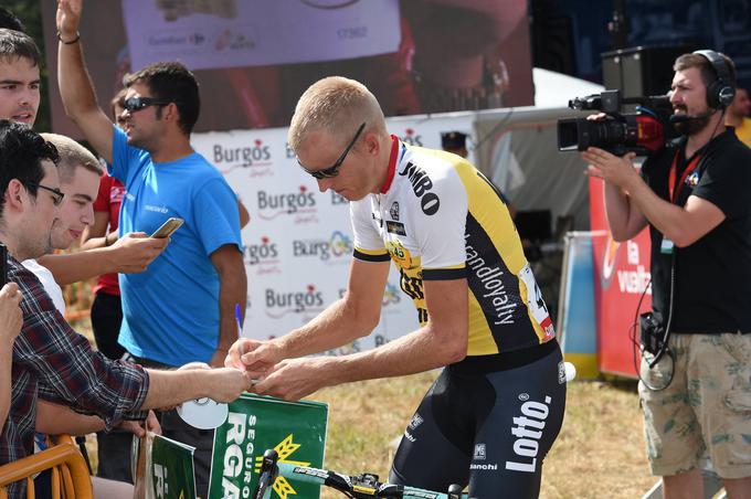 Robert Gesink leta 2016 ni bil najbolj navdušen nad tem, da je ob zajtrku na mizi tudi tehtnica. | Foto: Guliverimage