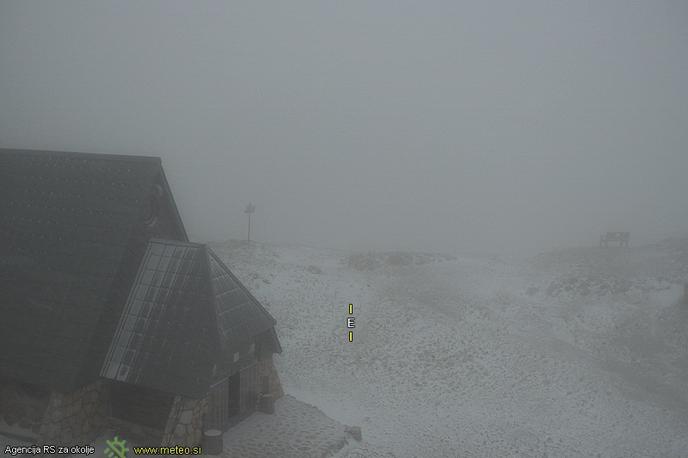 Kredarica | Na Kredarici je za vikend zapadlo okoli centimeter snega. | Foto Agencija za okolje / Meteoinfo